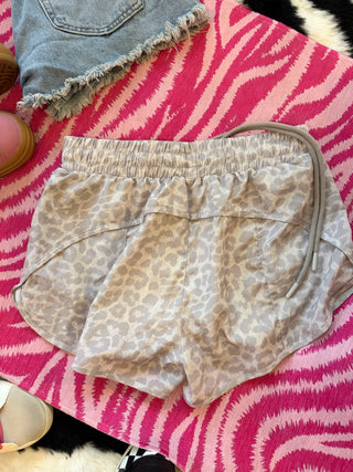 BAILEYS CLOSET GRAY LEOPARD LULU SHORTS SIZE 4 brand new