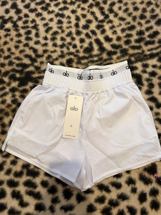 BAILEYS CLOSET ALO WHITE SHORTS SIZE SMALL | never worn