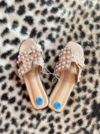 Pearl cream sandals never worn size 6.5 | baileys closet